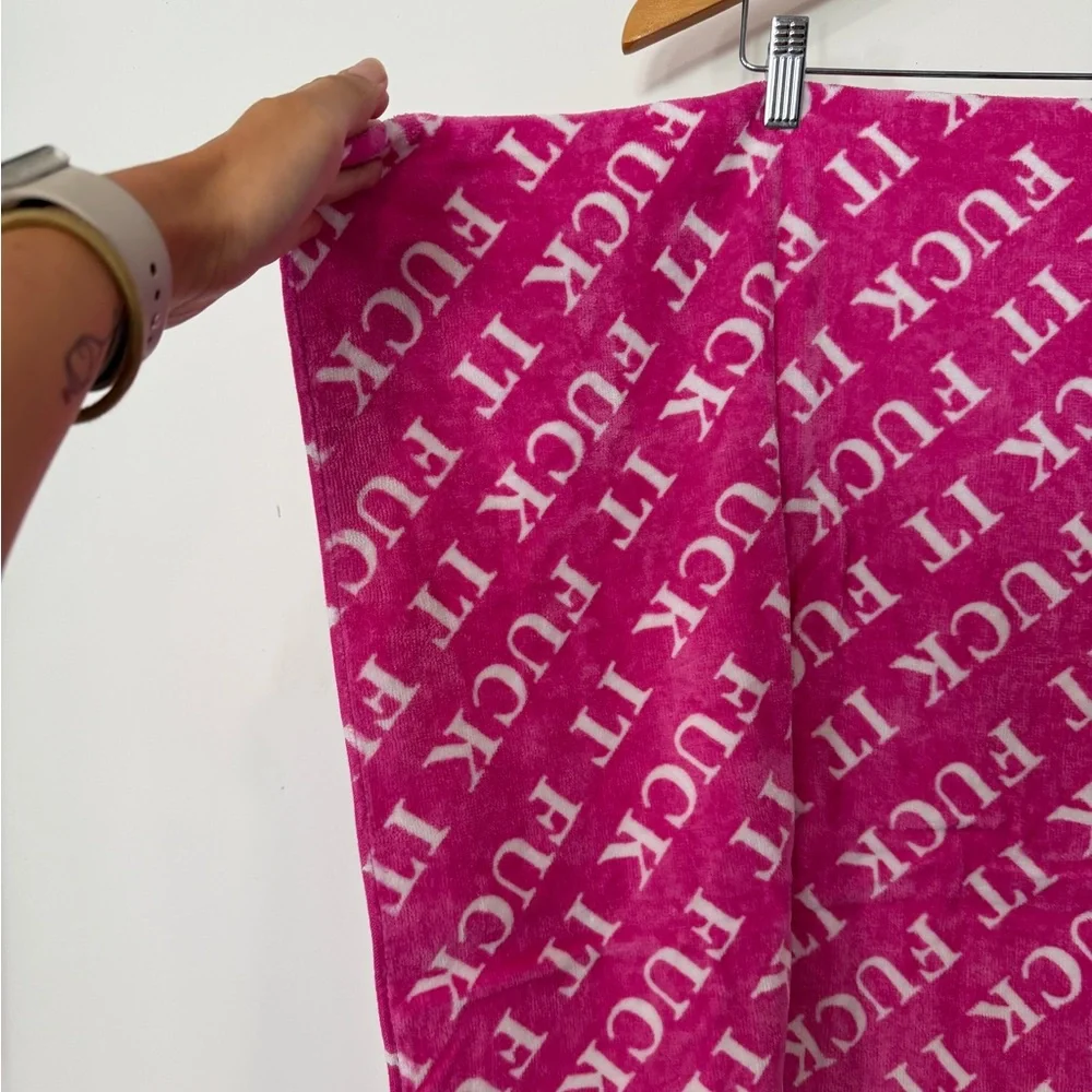 HUF F*** IT Fuchsia Logo Beach Towel
